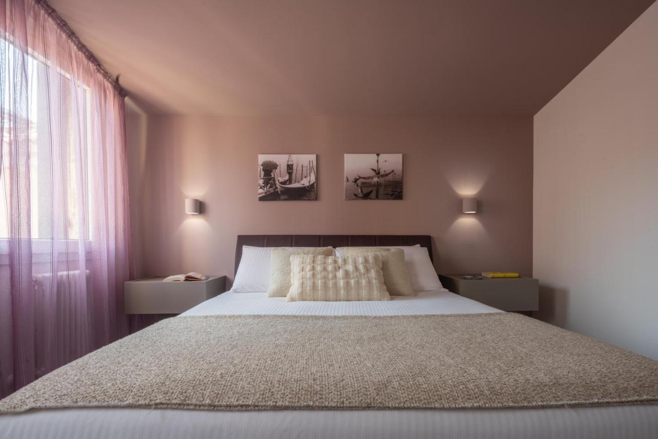 Sant'Aponal Cozy Apartment With Balcony R&R Venecia Exterior foto
