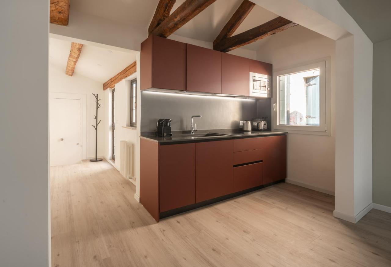 Sant'Aponal Cozy Apartment With Balcony R&R Venecia Exterior foto