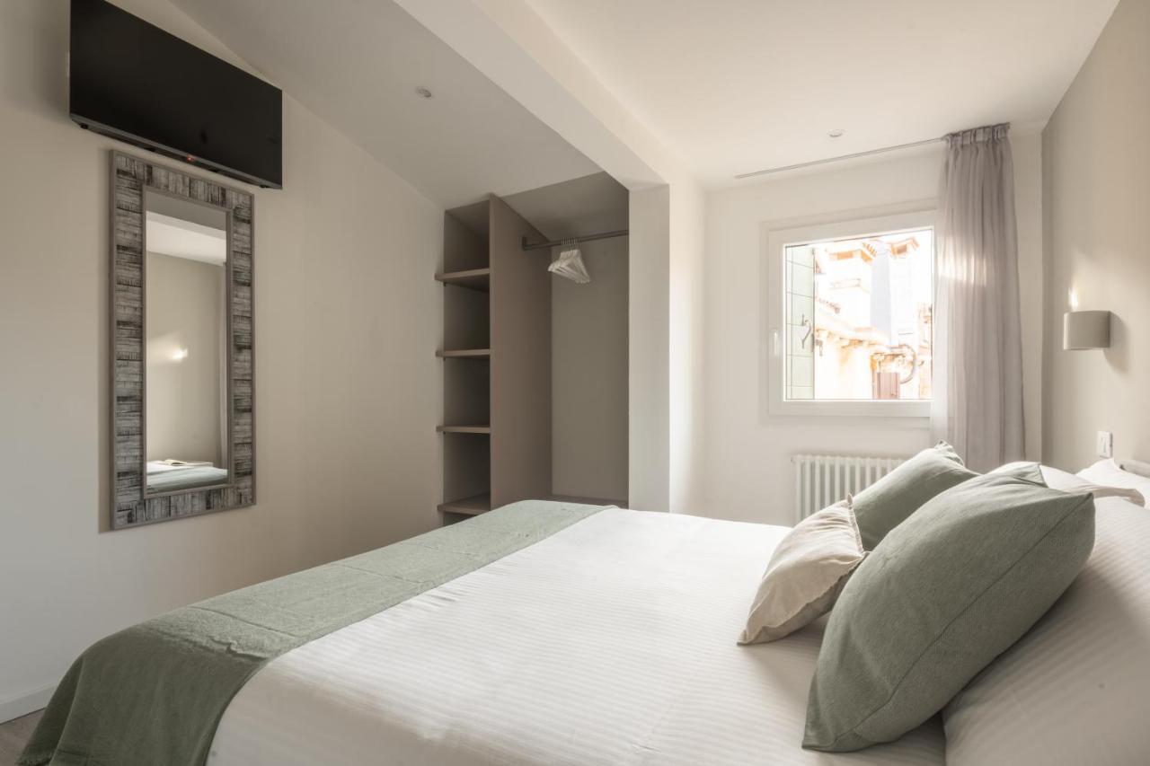 Sant'Aponal Cozy Apartment With Balcony R&R Venecia Exterior foto