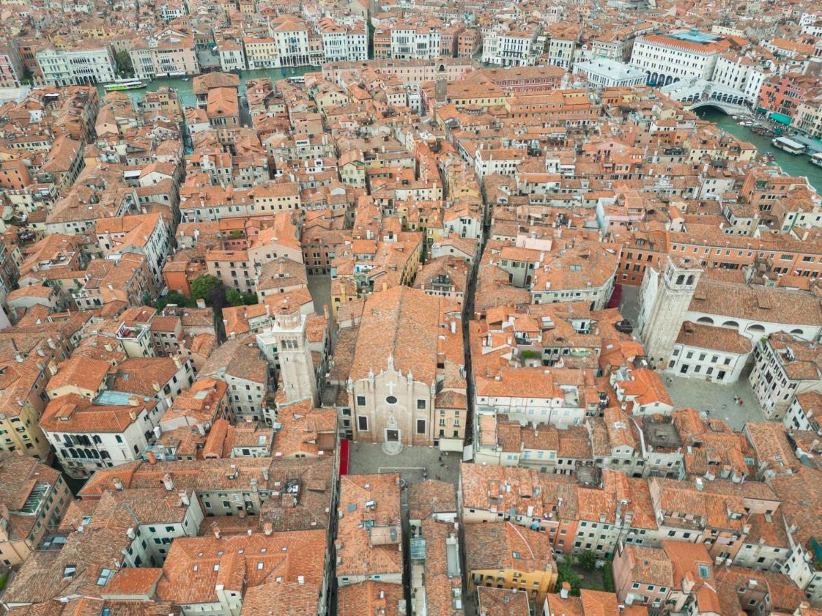 Sant'Aponal Cozy Apartment With Balcony R&R Venecia Exterior foto