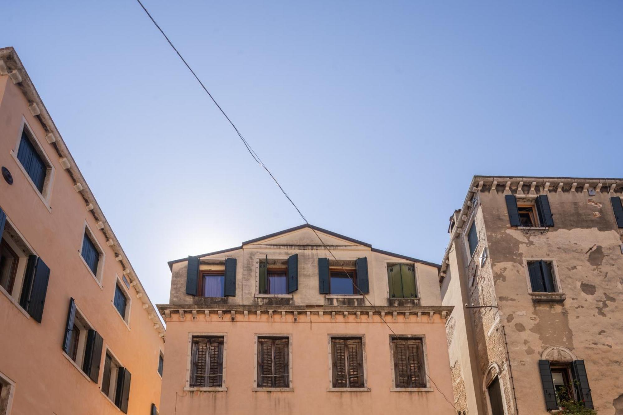 Sant'Aponal Cozy Apartment With Balcony R&R Venecia Exterior foto