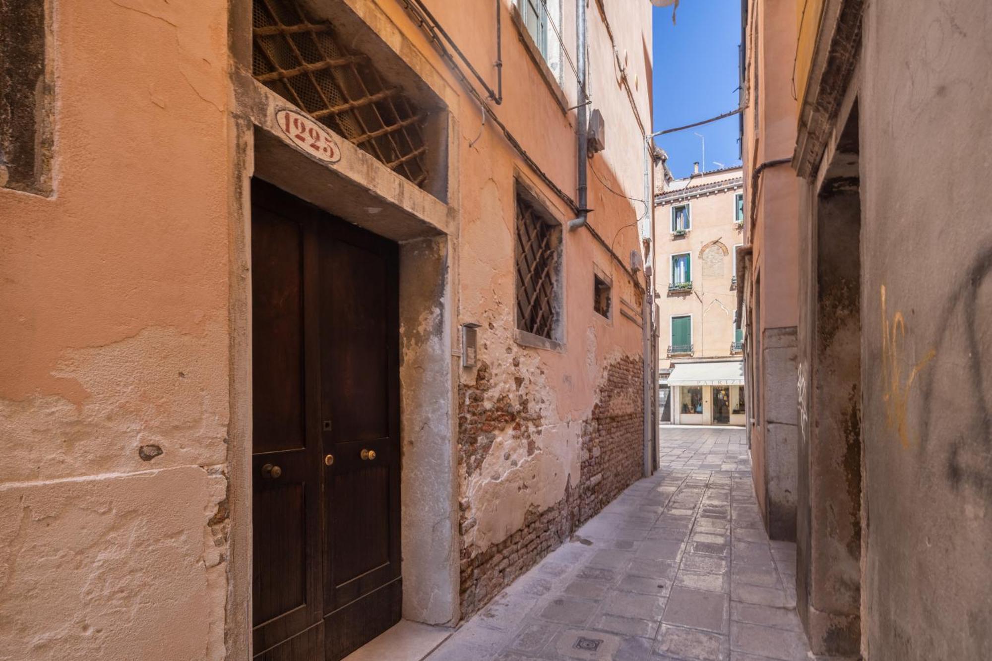 Sant'Aponal Cozy Apartment With Balcony R&R Venecia Exterior foto